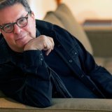 L'écrivain américain Douglas Kennedy dédicacera ses livres, suite à une rencontre au Cinématographe à Lausanne le 7 octobre prochain (archives). KEYSTONE/EPA EFE/ENRIC FONTCUBERTA
